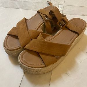 Platform sandal with brown strap